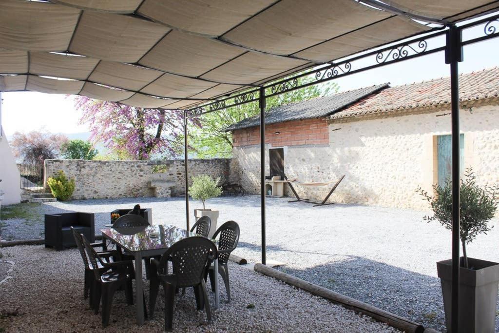Le Gite Du Jas Vieux Montfort  Kültér fotó